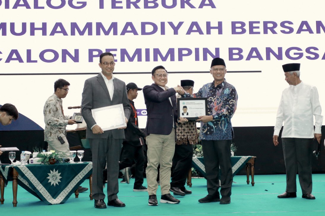 nahdiyinbersatu's tweet photo. Sang surya tetap bersinar,,,
#santri #kiai #sangsurya #muhammadiyah #aminajadulu https://t.co/jgsgtZ03Au