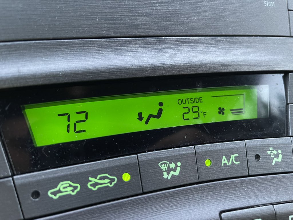 ThunderRoo's tweet photo. @Spottyroo Yup we had 29! It’s bone chilling in the desert with the low humidity. https://t.co/cDF9wg1YyZ