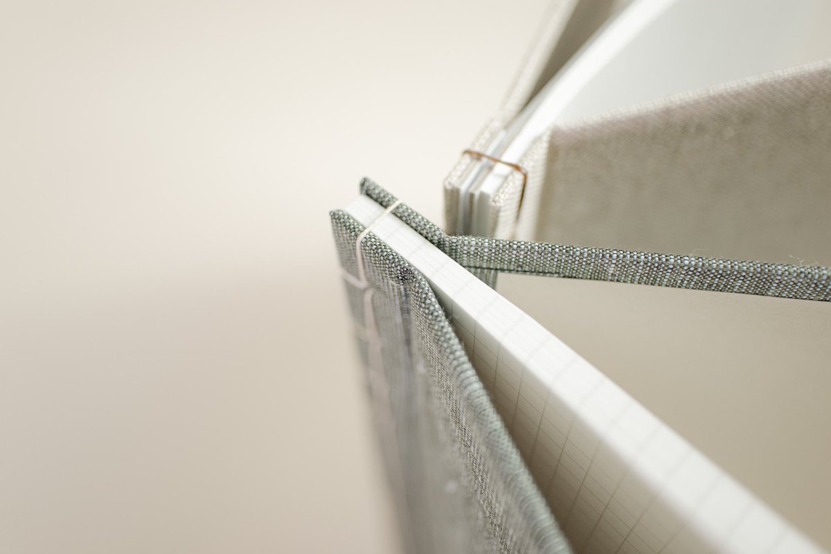 BindSomething's tweet photo. Open MUJI

무지(MUJI)의 다양한 루즈리프 내지에 
내가 좋아하는 원단으로 만든 커버를 만들어 
간단하게 공책을 만드는 방법.

오픈 무지 [선장제책 체험]에서 그 방법을 터득해보세요!

수업신청:
https://t.co/9YkgIDDs99

#바인드썸띵 #오픈무지 #취미생활 #북바인딩클래스 https://t.co/2HHqz8OmJW