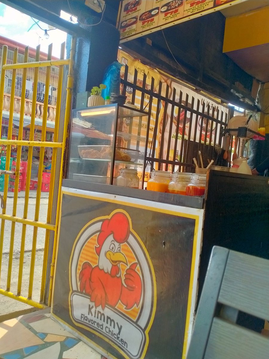brimiildvo's tweet photo. Yellow house? o Kimmy Flavored Chicken? Basta sa phase 1 😂😂 https://t.co/Hlff6BQzLb