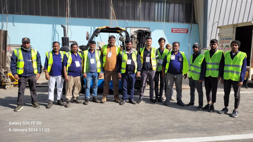 omlpl's tweet photo. 🌐 Exciting News Unveiled! 🚀 Thrilled to announce that Orient Marine Lines Pvt. Ltd. has been appointed as the Official Freight Forwarder for the prestigious Vibrant Gujarat 2024! 🌍✈️
#vibrantgujarat2024 #GlobalConnections #VibrantGujaratGlobalSummit #VibrantGujarat 🌟 https://t.co/fsIenyrRY0