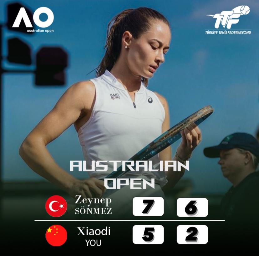 Avustralya Açık elemeleri ilk turunda Çinli rakibi Xiaodi You'yu 7-5, 6-2 mağlup eden Zeynep Sönmez 2.tura yükselmeyi başardı. Zeynep'in 2.turdaki rakibi Olga Danilovic olacak. #AusOpen I @AustralianOpen