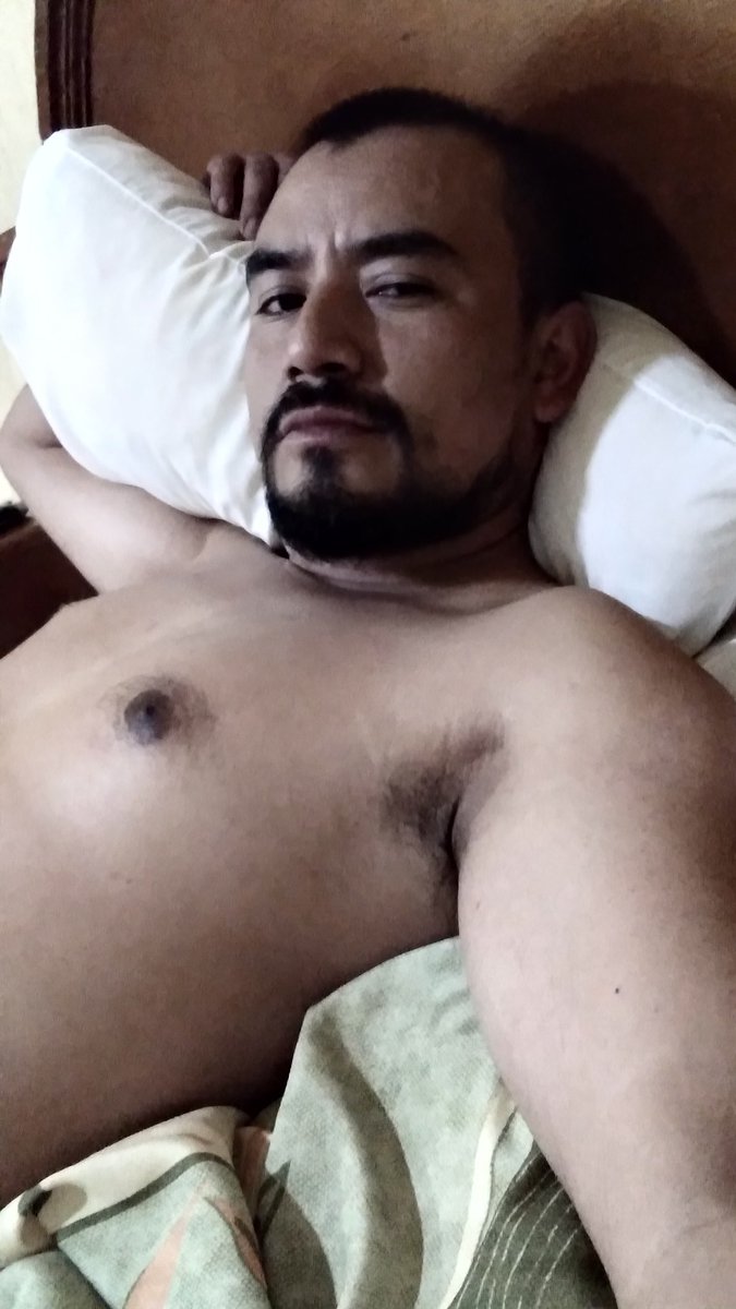 Y es que mi cama huele a ti,a tu perfume de miel a ti ,cierro los ojos y pienso en ti.