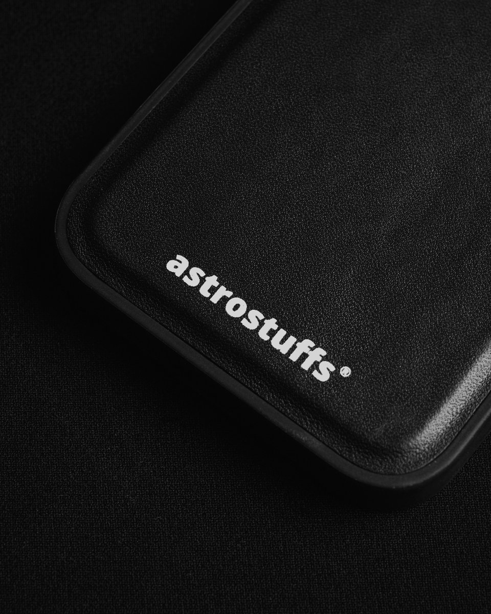 Astrostuffs_TH's tweet image. Introducing our new logo phone case, not only TPU  but also  TPU LEATHER which is  made of genuine leather to make it more classy.

*only some models of iPhone case are available. 

Available 12.01.24 at 11 AM (GMT+7)  via astrostuffs.com and LINE SHOPPING…