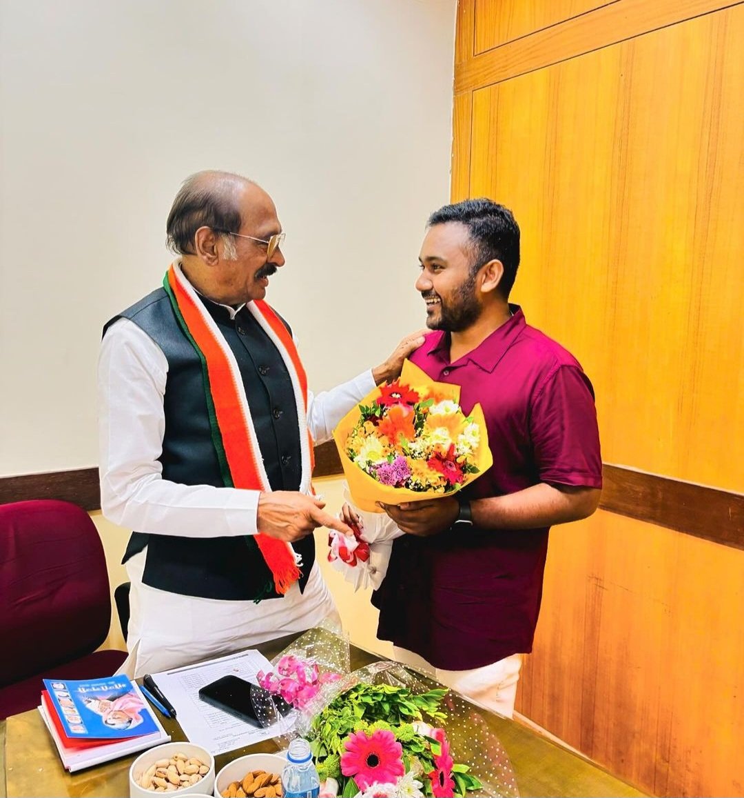 Ericjusa's tweet photo. Met new AICC Gen. Sec in charge of Goa PCC, Shri Manikrao Thakre 🙏😌 @Manikrao_INC
#InspiredandGrateful #CongressParty
#CongressForever
#CongressFirSe https://t.co/rkfDvrH7tr