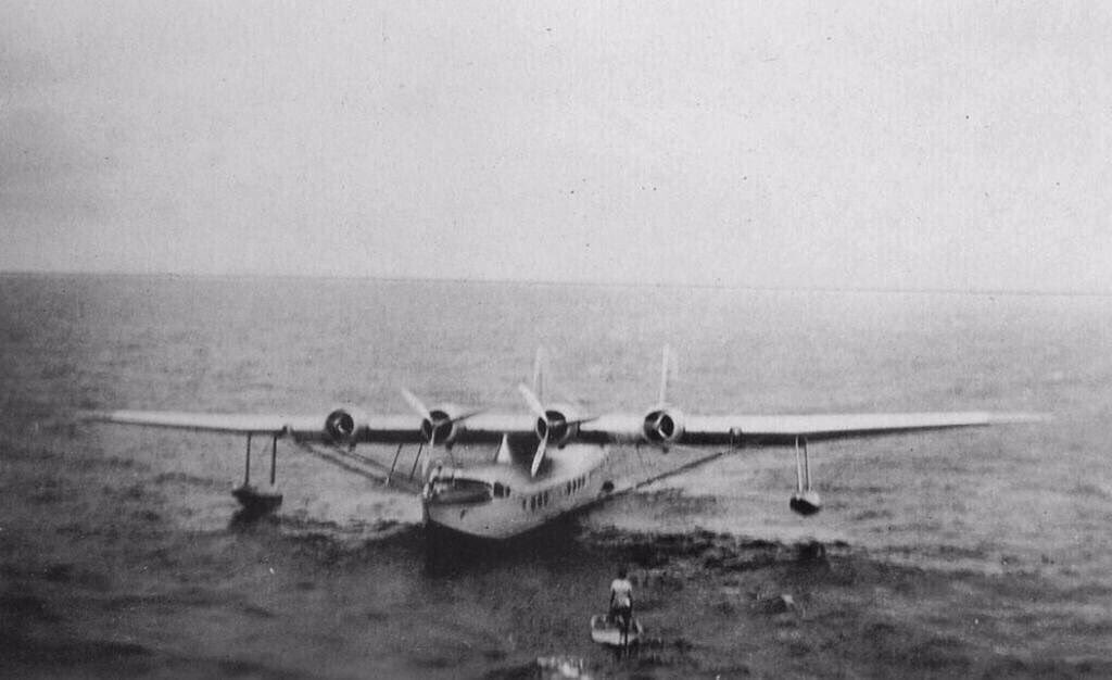 We have landed the Samoan Clipper at Kingman Reef, our mid-ocean base at 6°23′N 162°25′W. Ocean conditions are calm.