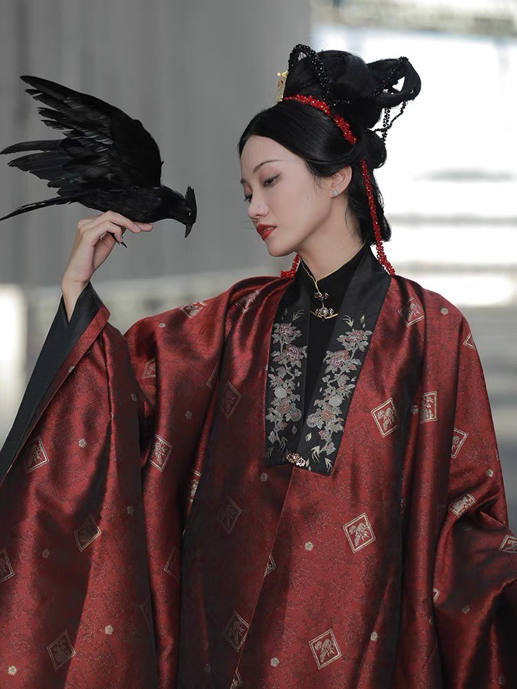 Dance with raven.

From Chinese Hanfu brand 织造司(zhi'zao'si)

#Asia #Asian #China #ChinaDaily #ChinaFact #ChinaJapanFact #ChinaNews #Chinese #clothing #fashion #fashionblogger #fashiongram #fashionlover #fashionstyle #hanfu #OOTD #OOTD_Challenge #outfitinspiration