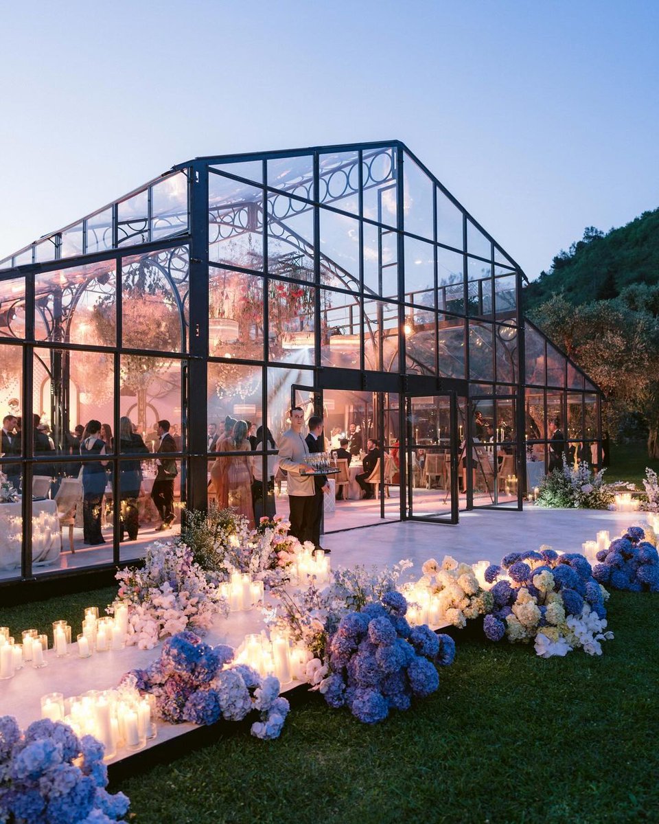PureBlissWD's tweet photo. Want to feel the outdoors on your wedding without the risk of having it ruined by weather? Greenhouse venues are the way to go.​

Photo: @whiteedenweddings​

#GreenhouseWedding #IndoorCeremony #GardenVows #ProtectedVenue #WeatherSecure #RomanticConservatory https://t.co/uzb9PSMbSC