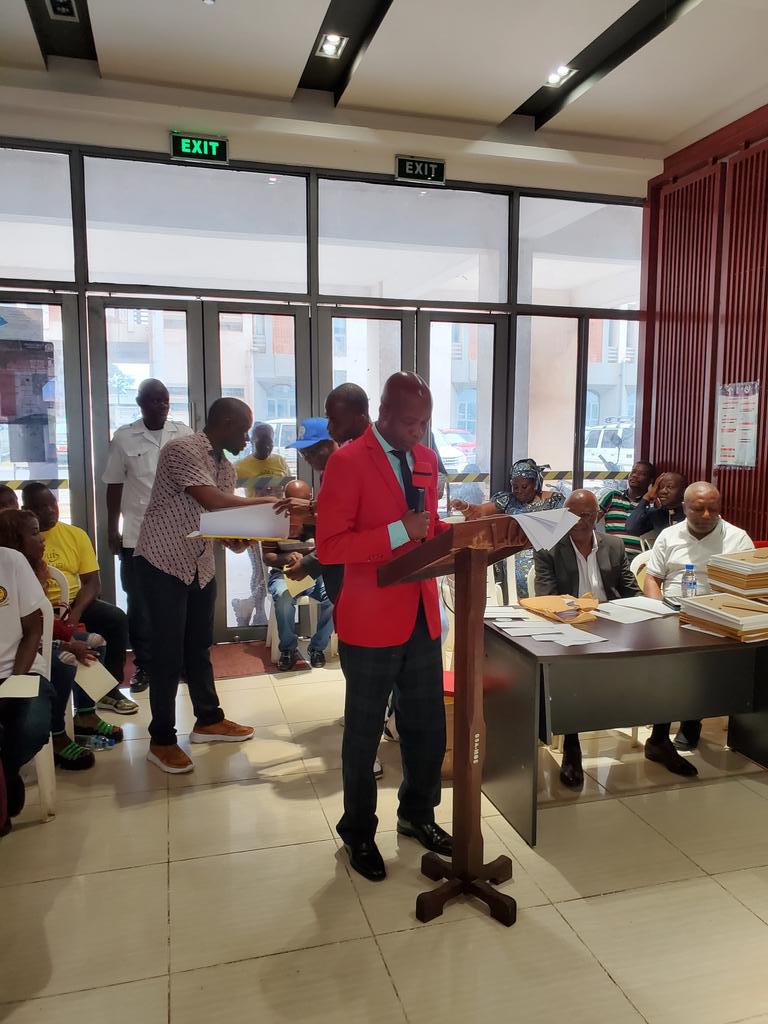izawolo's tweet photo. A Superintendent's Life-: To everything there is a time. It was a touching moment at the farewell ceremony for the outgoing leadership of the Ministry of Education of the Republic of Liberia. I am proud to have worked with Minister D. Ansu Sonii, Sr. and his Team. Farewell, folks https://t.co/xYQW4coM3M