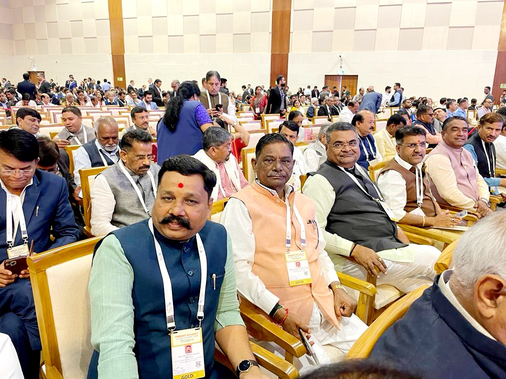 BJPKiritsinh's tweet photo. ગુજરાત ગ્લોબલ વાઇબ્રન્ટ સમિટ 2024:
ગુજરાત રાજ્યને ઔદ્યોગિક ક્ષેત્રે વધુ સશક્ત અને સમૃદ્ધ બનાવવાના સર્વોચ્ચ લક્ષ્ય સાથે વડાપ્રધાન શ્રી નરેન્દ્ર ભાઈ મોદીજી તથા મુખ્યમંત્રી શ્રી ભૂપેન્દ્રભાઈ પટેલ ના નેજા હેઠળ આયોજિત ગુજરાત ગ્લોબલ સમિટમાં સાથી ધારાસભ્યશ્રીઓ સાથે હાજરી આપી.
#mladholka https://t.co/jPjQf1bBHm