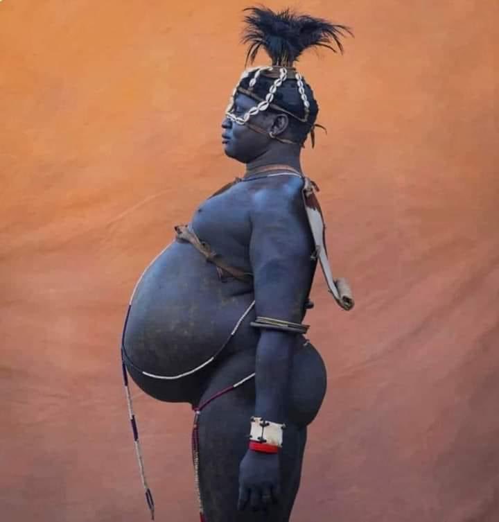 AtharByg's tweet photo. Among the tribes of Ethiopia, the man with the biggest belly is considered the best looking guy.  The bigger the belly, the more attractive the guy is.  If you are fat, and have a belly, do not deny yourself, you just need to live in the right place.😂 https://t.co/frQCv8Osjv