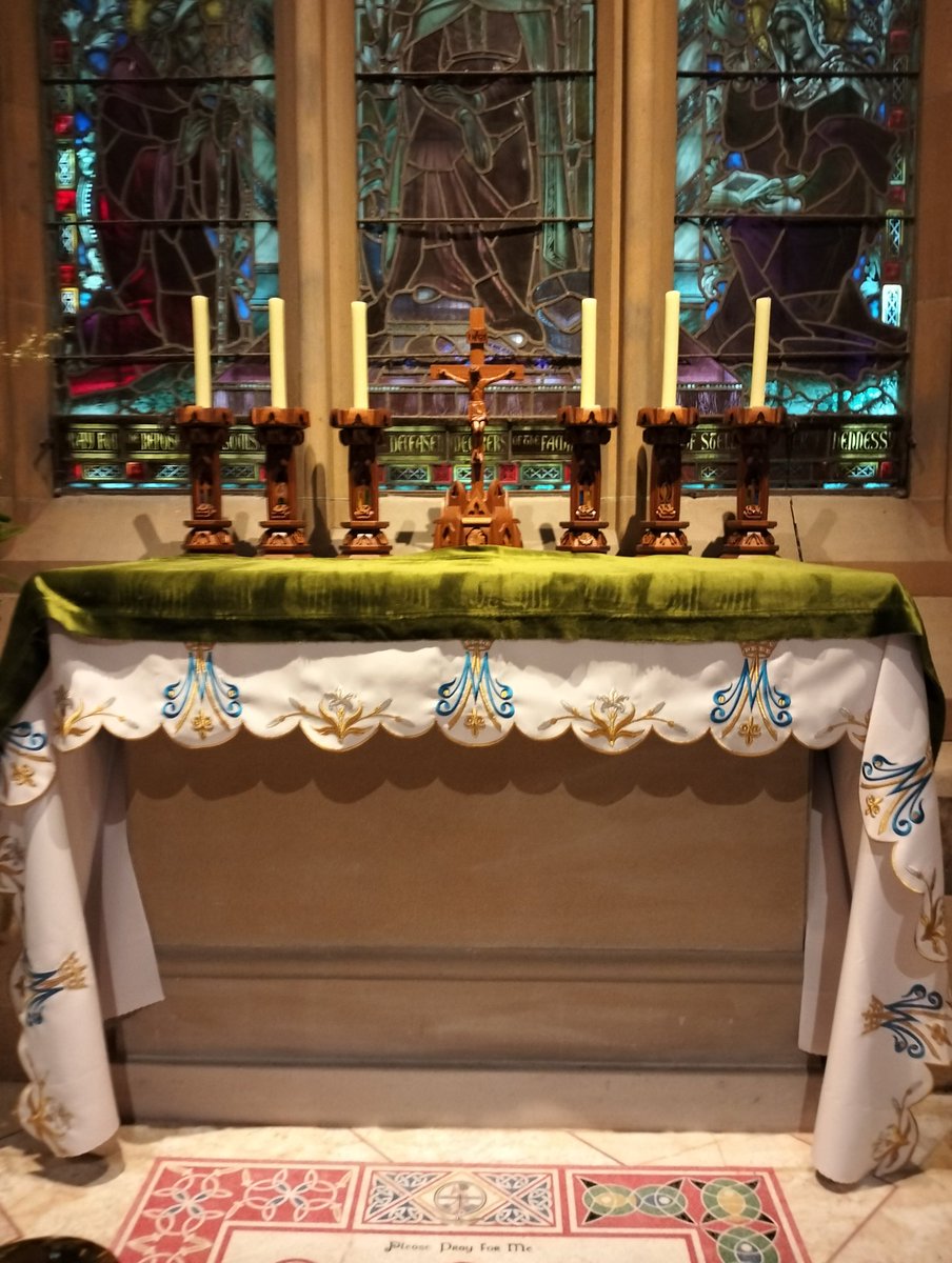 I'm at #CardinalPell 's tomb
at St Mary's Cathedral, 
on the occasion of his first anniversary requiem mass.

Ora pro nobis

#CatholicTwitter