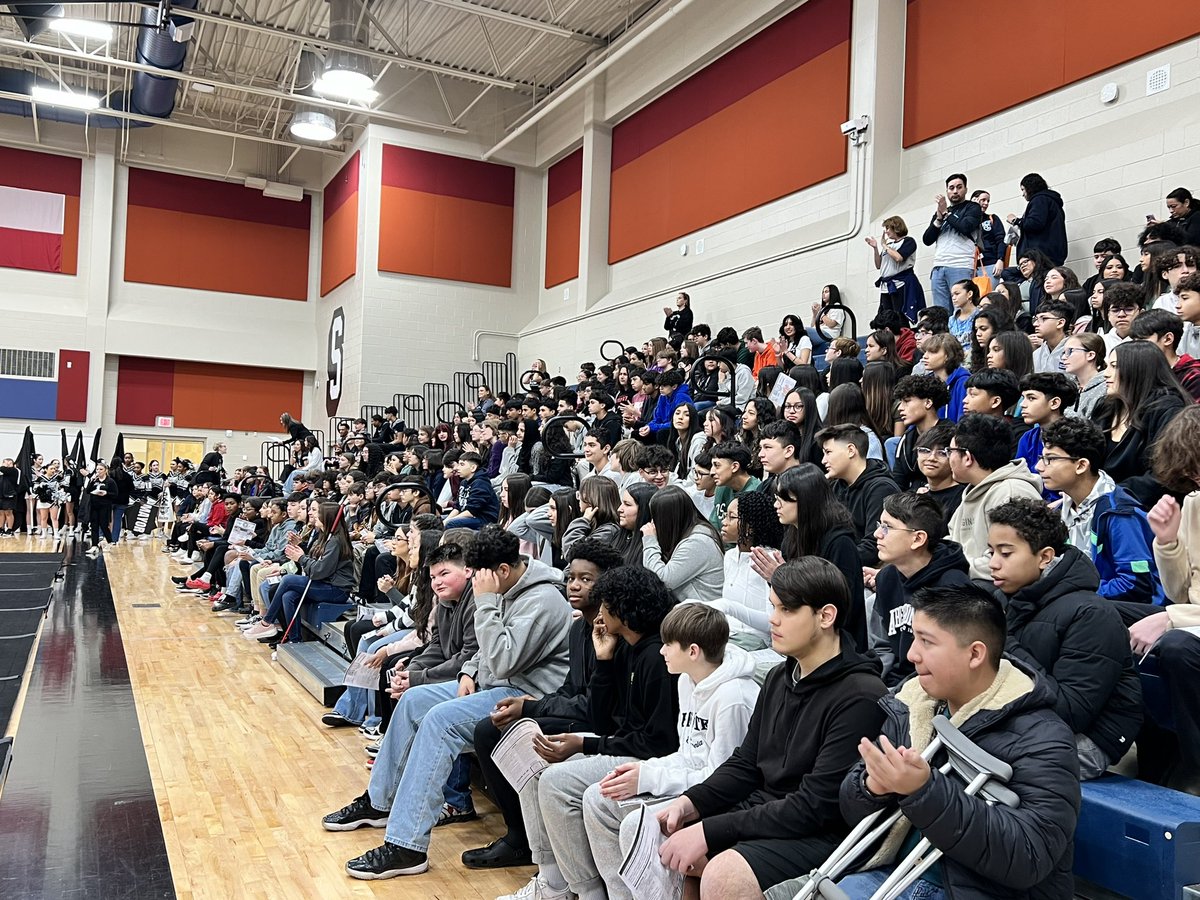 NISDSotomayor's tweet photo. Thank you @cavendercares for joining us in welcoming our future Wildcats from Folks MS with some awesome Wildcat gear! @NISDFolks @NISD https://t.co/nisqEKuyS3