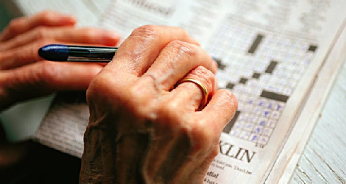 Medscape's tweet photo. In addition to better known risk factors such as diabetes, stroke, heart disease, and depression, findings of a large study suggested vitamin D deficiency, elevated C-reactive protein levels, and social isolation increase the risk for young-onset dementia. https://t.co/SlhSGQ4SLg https://t.co/cjFWezSOIr