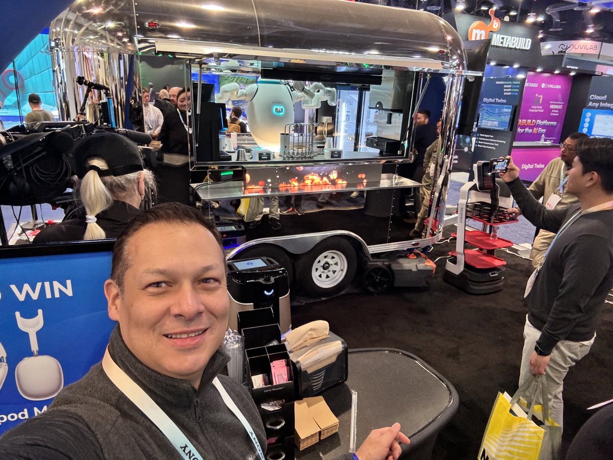 dzignthinker's tweet photo. CES 2024 @richtechrobots where they are advancing robotics to be your perfect cafe barista! https://t.co/OTUWq68WsT