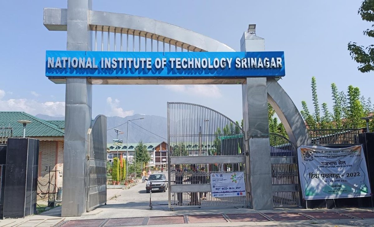 RisingKashmir's tweet photo. #ProfNath takes addl charge as #Director of #NITSrinagar
#Ministry clears #ProfYedla's release from #NITSrinagar
Reports @Arifrashid0
@nitsriofficial @EduMinOfIndia
https://t.co/AcfTRHT33r https://t.co/SvZhDJjhAI