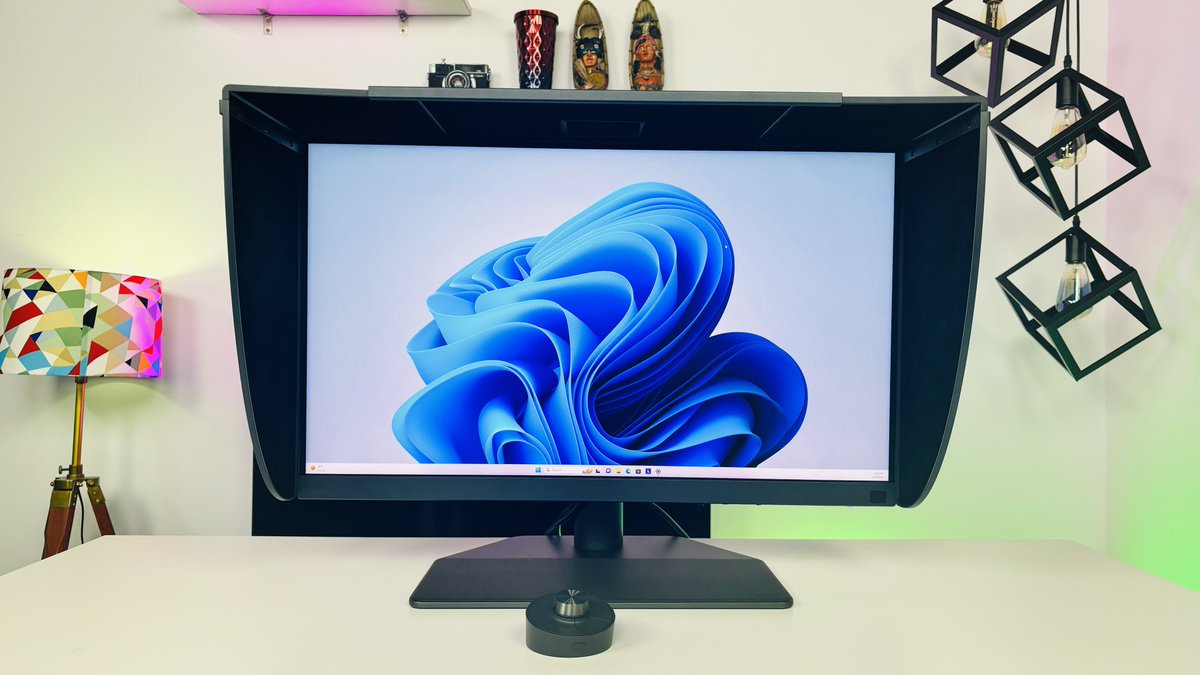 techbharat's tweet photo. This is BenQ SW272Q Photographer Monitor. It’s different from a normal monitor. The color accuracy is impeccable and gives stunning clarity! Price is Rs. 64,990. 

@BenQIndia #BenQmonitor #tech #monitor https://t.co/UxgwIdgZH8