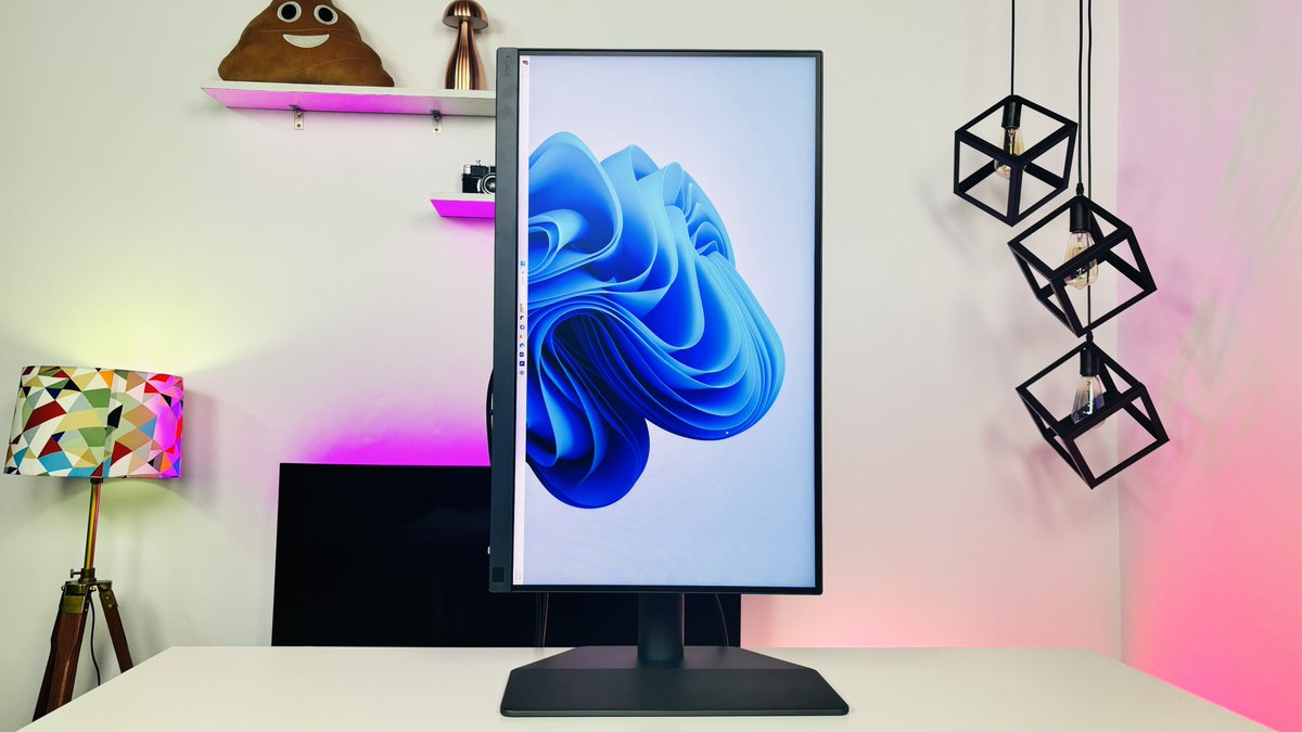 techbharat's tweet photo. This is BenQ SW272Q Photographer Monitor. It’s different from a normal monitor. The color accuracy is impeccable and gives stunning clarity! Price is Rs. 64,990. 

@BenQIndia #BenQmonitor #tech #monitor https://t.co/UxgwIdgZH8