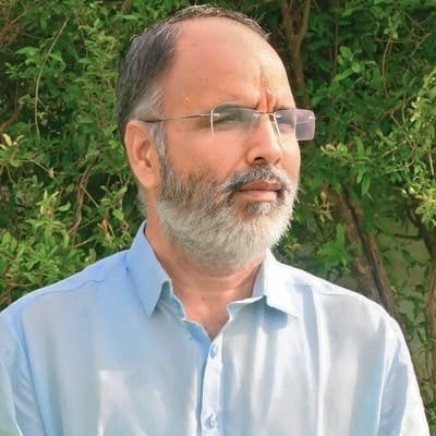 SureshRawatIN's tweet photo. प्रदेश के जनस्वास्थ्य अभियांत्रिकी एवं भूजल विभाग मंत्री, मालपुरा से विधायक श्री कन्हैया लाल जी चौधरी को जन्मदिवस की अनंत शुभकामनाएं।

प्रभु श्री राम से आपके उत्तम स्वास्थ्य एवं दीर्घायु जीवन की कामना करता हूं।

@OnlineKanhaiya https://t.co/GRgdDpHbvH