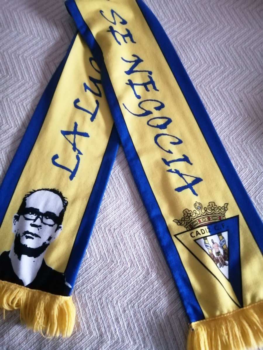 anticueva11's tweet photo. Se cumplen hoy 2 años que Álvaro Cervera dejó de ser entrenador del Cádiz CF.
Su imagen y su lema nos acompañó desde nuestra creación y lo seguirá haciendo.
#AlvaroCervera #ErGafa
#LLNSN #SiemprePositivos 💛💙 https://t.co/85wxCsit5e