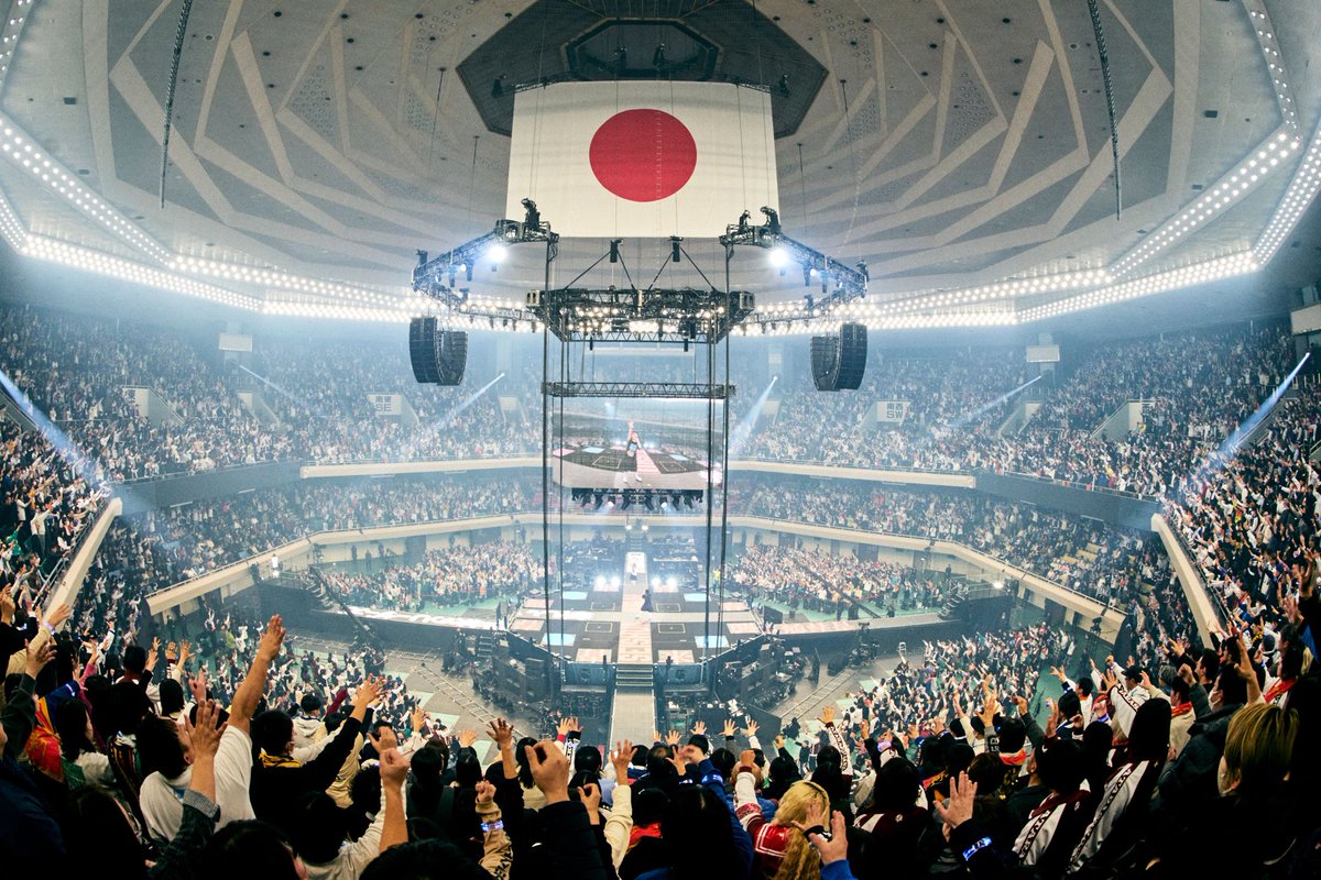 japanleaders's tweet photo. 新しい学校のリーダーズ 日本武道館 
#青春襲来　#SEISHUNSHURAI 
青春を共にする一万二千人と私達🔥 https://t.co/021BM3whrG