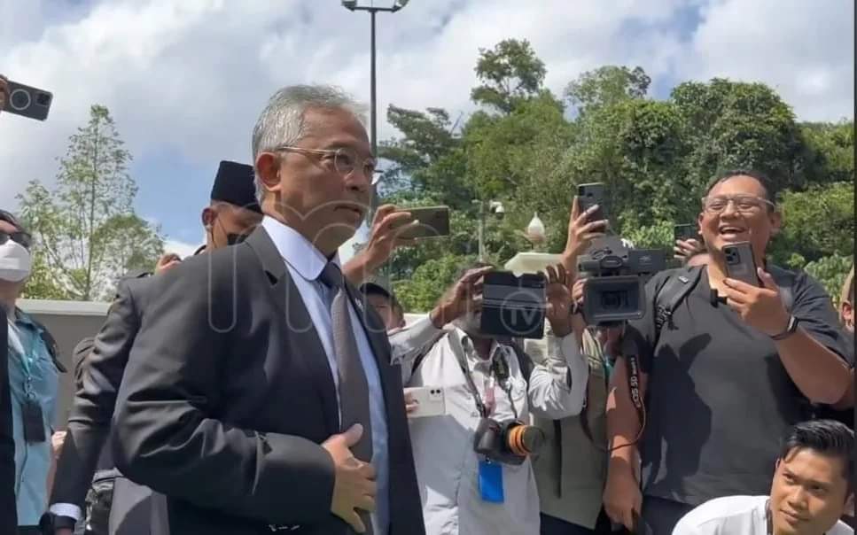 suffikamari's tweet photo. DAULAT TUANKU https://t.co/KTr5qsAJVz