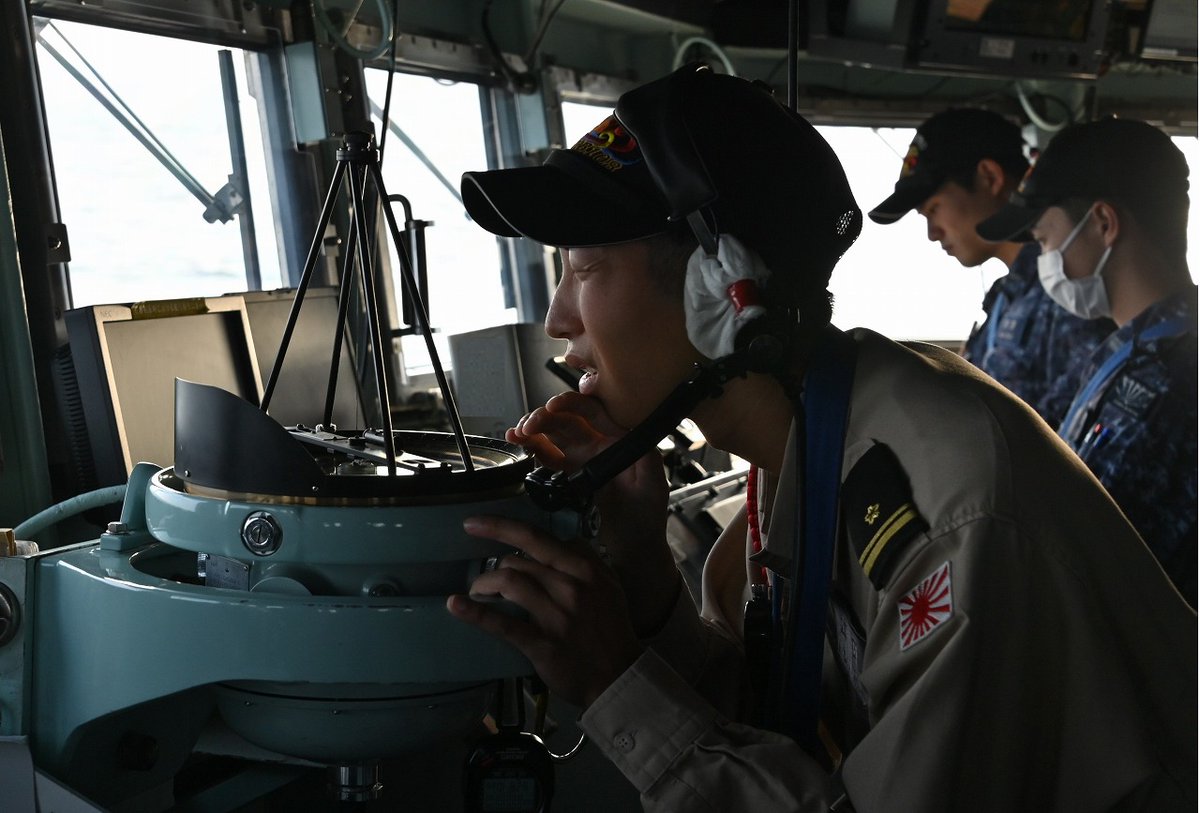 JMSDF_SDF_ENG's tweet photo. 5 JAN, the 46th DSPE unit, JS AKEBONO conducted a Japan-Oman bilateral exercise with Royal Navy of Oman’s corvette Al Mua’zzar. Through the exercise, the unit promoted friendship and mutual understanding with the Royal Navy of Oman. #FreeandOpenIndoPacific #FOIP #CounterPiracy https://t.co/lSLJQymt8a
