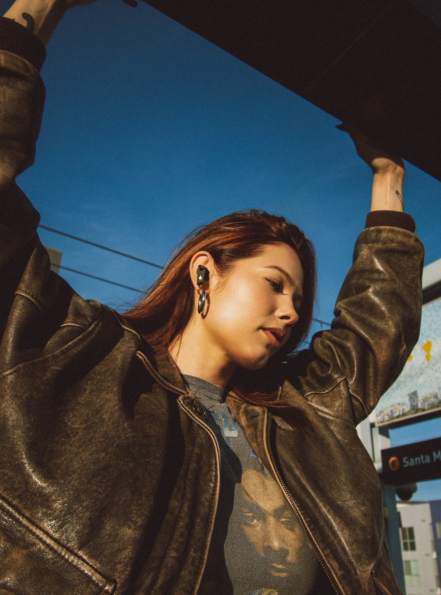 Edifier_SG's tweet photo. Bass you can feel, style you can see. Turning heads and turning up the volume. #Neobudspro2

#EDIFIER #edifans #earbuds #earphone #headphone #headset #tech #ootd #music #singapore https://t.co/fcuqGZuCBg