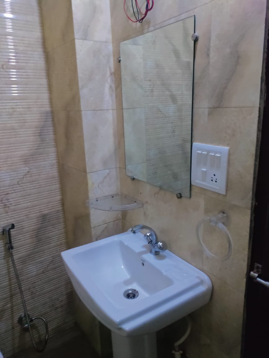 CripaPgs's tweet photo. Pgs In Noida with meals &amp; all amenities starts at Rs. 5999 ... Call at 9871324721 or visit https://t.co/zZVnGlR08E Also get free Online Real Tour by clicking this link https://t.co/wcTzqfcbB8 https://t.co/udgxxxih8g
