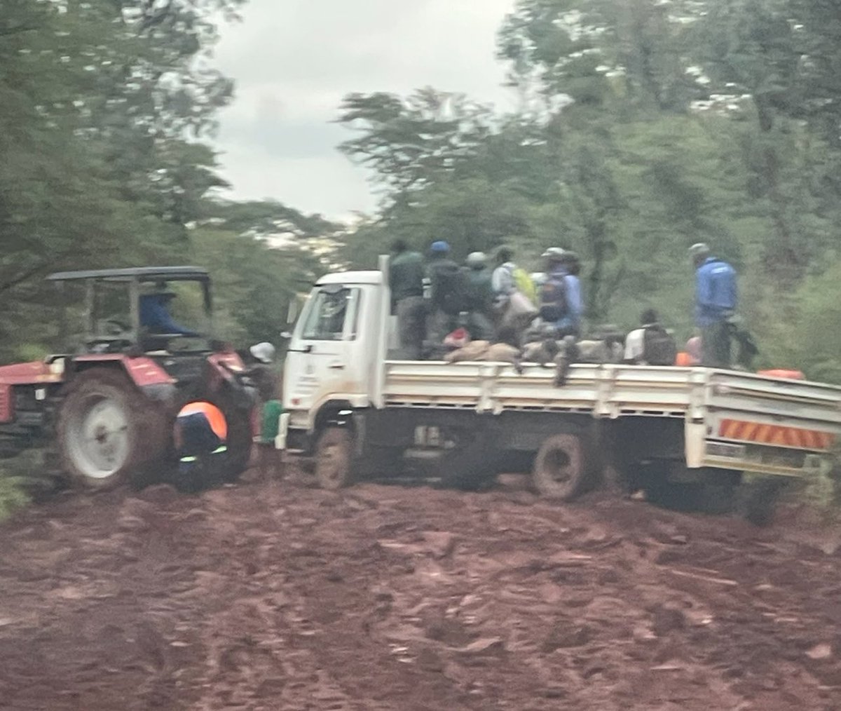 daddyhope's tweet photo. This is the reality of corruption and plunder.
This truck which was carrying prisoners to Mazowe prison got stuck in the mud two days ago on Old Mazowe road.

43 years after independence, roads that lead to important institutions are still like this!

Look at the truck, it is open and it was raining too, it is as if prisoners have no human rights at all.

In a normal country you would have a secure prison bus, but due to corruption and plunder, they move prisoners around in open trucks oblivious to the danger this causes to the public too if any of the prisoners escapes.

The sad thing is that the average Zimbabwean ignores this because we are so conditioned to mediocrity, we now think that this is normal.

Infrastructure shortcomings have serious consequences and this should never be normalised in a country that is so wealthy in natural resources and human resource capital like Zimbabwe.

It is important to break the cycle of accepting incompetent outcomes which are driven by corrupt rule.
It doesn’t matter whether you are in jail or at home, corrupt and incompetent rule will always locate you!

Imagine ruling elites are buying cars for each other and looting public funds when the country is in this state!
This is the true definition of Arrested Development!