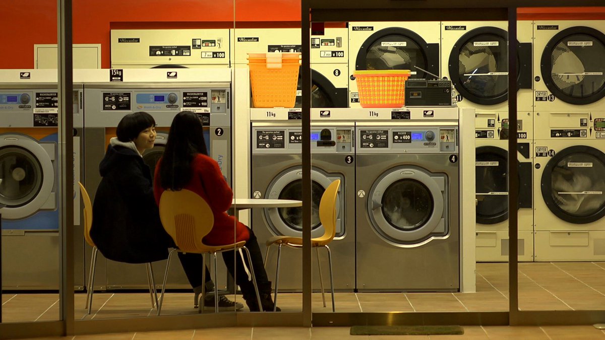 『王国（あるいはその家について）』【150分版】
1/20(土)より2週間アンコール上映！

更に！2017年発表の初上映版『王国（あるいはその家について）』【64分版】、草野なつか監督の初長編作品『螺旋銀河』の限定上映も決定！

1/20(土)～2/2(金)※上映日替わり
詳細➡pole2.co.jp/coming/658d26f…