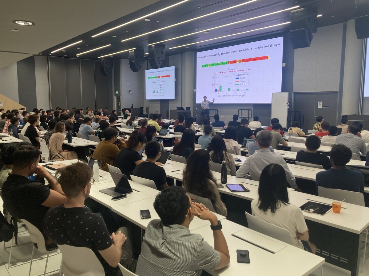 rzshokri's tweet photo. NUS CS Research Week https://t.co/QxQe1MWaTC is in full swing with Hamed Hassani @HamedSHassani now giving a talk on robust machine learning. https://t.co/HUVFPMvZHt