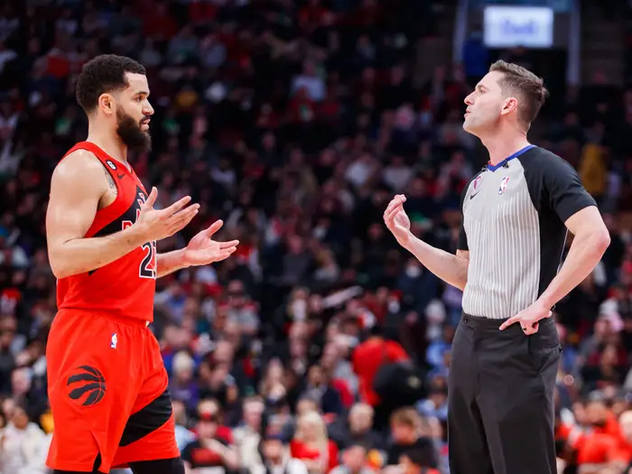 Meticulous_X's tweet photo. Death, taxes, and the Raptors getting jobbed by Ben Taylor.
#NBA #BenTaylor #Raptors #Lakers https://t.co/YspzdF6b9O