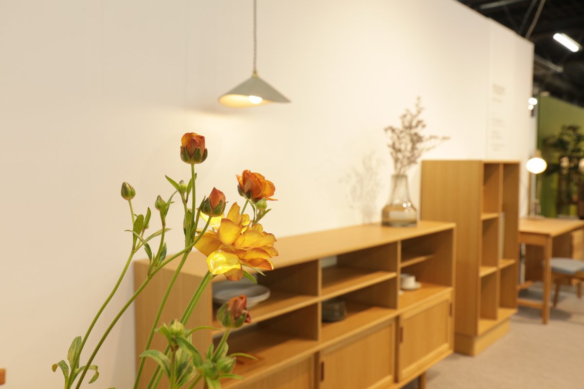 TATENO_WOODART_'s tweet photo. 本日より、大川では年始恒例の新春展がはじまりました。立野木材工芸オリジナルの新シリーズをはじめ、BENCAのラインナップとのコーディネートをご提案しています。ぜひ使い心地や、フレキシブルな組み合わせをお確かめください。みなさまのお越しを心よりお待ちしております。 https://t.co/D6jWWBX8NU