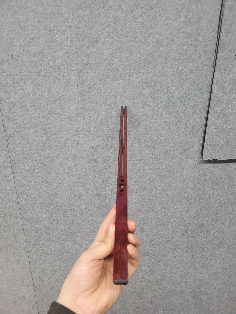 의식의 흐름으로 만든 케인입니다....?이번엔 다른 제작자 친구가 제작을 했습니다. 어떤 디자인을 할 지 고민하며 만드는 시제품이라 마감은 좀 부족하니 감안해서 봐주시면 감사하겠습니다!

#케인 #패들