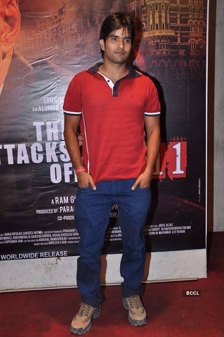 Villain of fighter looks like this guy from movie 26/11 #Fighter He is also part of cast on Wikipedia