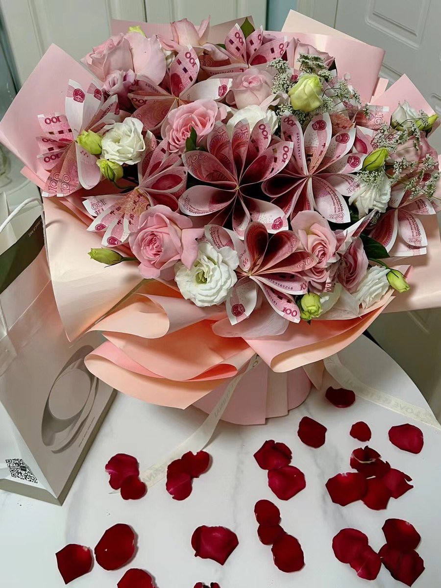 Cathy_777's tweet photo. HBD TO ME 🎂 🌹 https://t.co/7XeCMP1JrM