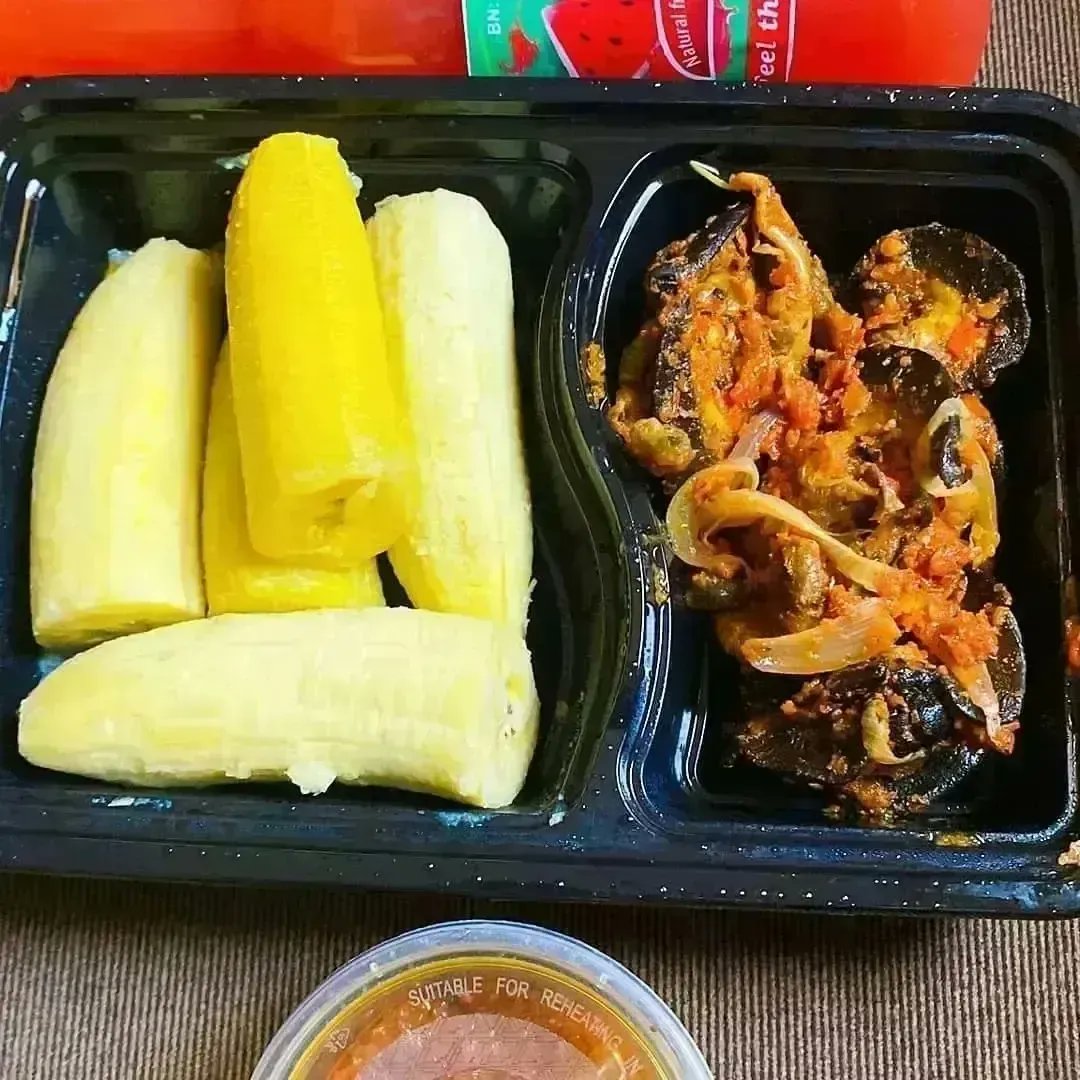 StilAgroHub's tweet photo. Want to have a date with her on 10th of January in Lagos as it's Woman Crush Wednesday?
You can offer her our Asake Package.
She will like It!
Snail meat has a beneficial effect on female libido. 
Watermelon have effects on erectile dysfunction and also increase sexual desire. https://t.co/tCmjS6qclz
