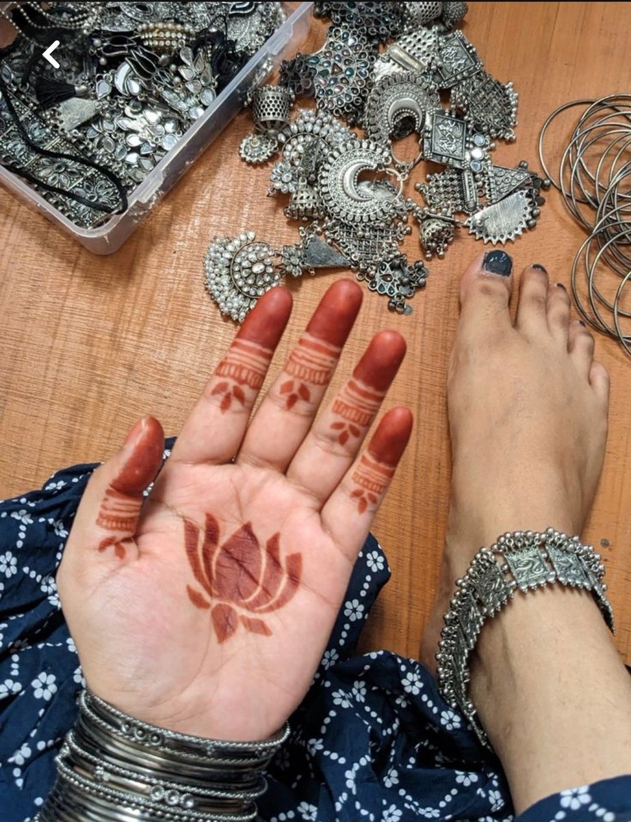 Ghar ki choti beti hona 
Sirf kismat ki baat nai hoti...