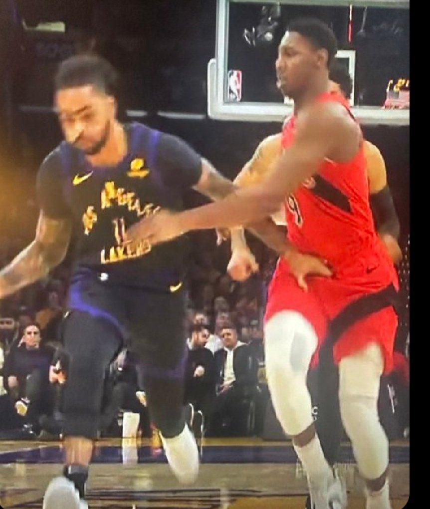 This mf Dlo legit grabbed RJ’s nutsack and the refs ain’t call it