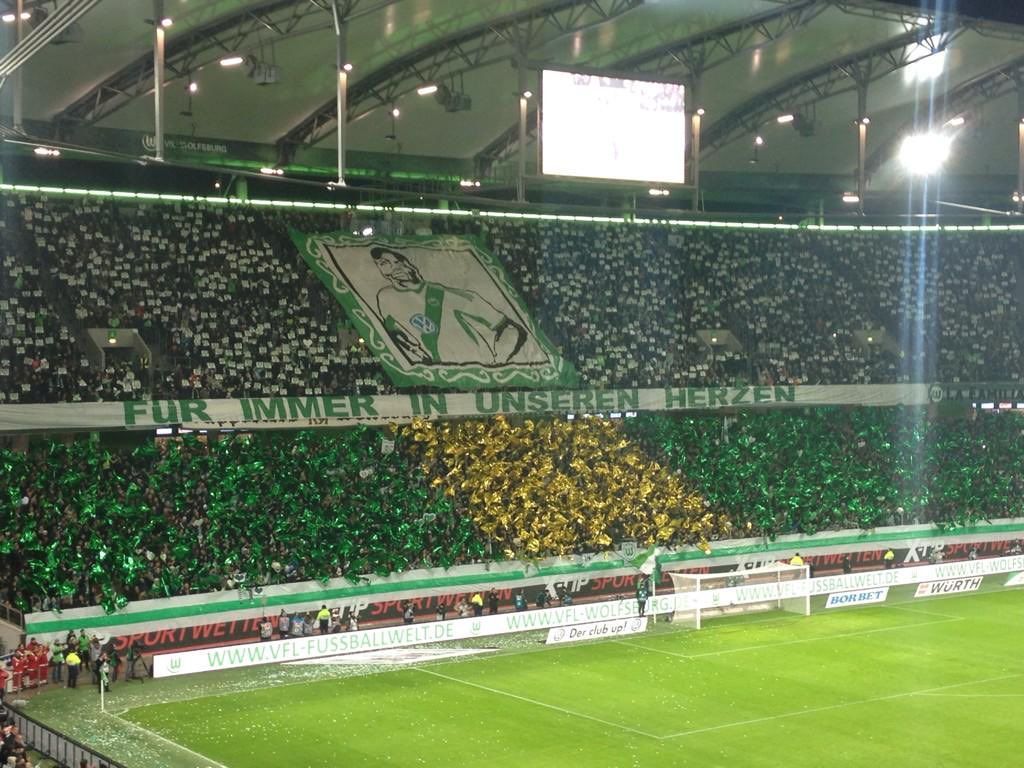 LoanWatchWob's tweet photo. Für immer in unseren Herzen 💚🐺
#JuniorMalanda https://t.co/uVcoJNgaJT