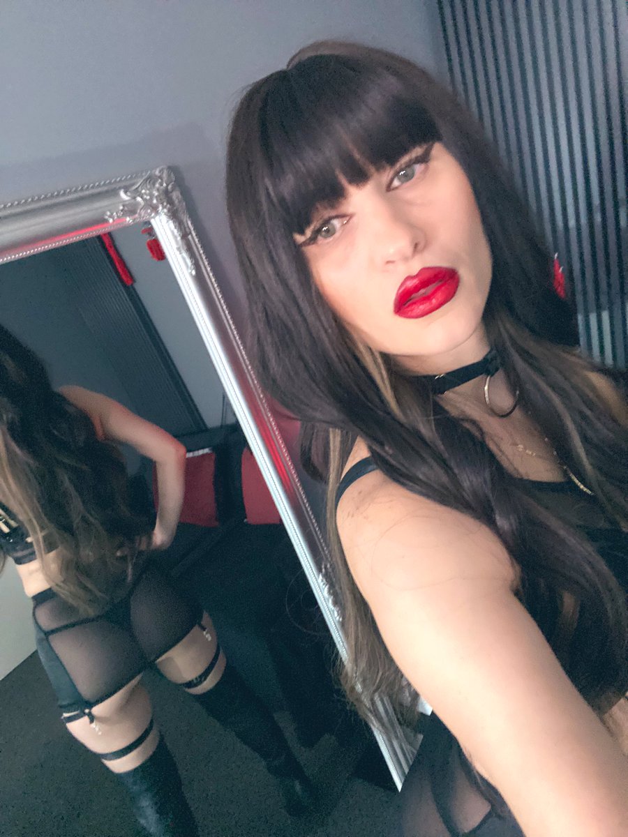 SASSY_PAULA_M's tweet photo. #newyear #sameolme #mistress #dom #worship #serve #obey #boots #stiletto #red #lips #cammodelsSM https://t.co/XPLvOwprmi https://t.co/4hyqeJMlb2