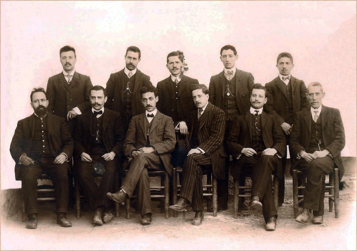 almanacat's tweet photo. 10 de gener de 1886: naixia a #Riumors Joan Vilà i Ayats, fiscornaire i compositor. #Granollers li dedicà un carrer.
Foto de "La Moderna" del blog de Josep Loredo. Foto: José de Olalde. Arxiu Pere Vilà i Ayats. https://t.co/JpBPPSRwQ9
https://t.co/x3DpkBgxbp
@som_sardana https://t.co/6vTNiG1jeL