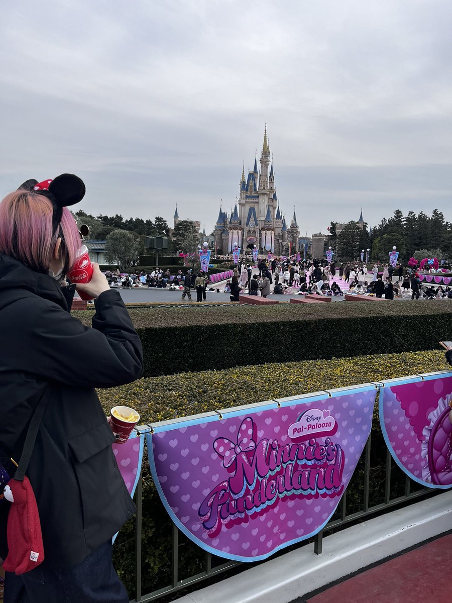 mayu____512's tweet photo. 普段着てるマイナス30度対応南極仕様のダウン着て来なくてまじでよかったー
天気最高 https://t.co/58Y4kmFO5k