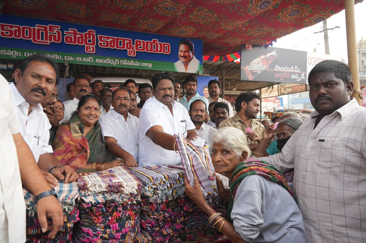 JaggireddyYSRCP's tweet photo. ప్రజల ఆత్మ బంధువు చిర్ల సోమసుందర్ రెడ్డి గారు.

కొత్తపేట నియోజకవర్గంలో ఘనంగా దివంగత నేత చిర్ల సోమసుందర్ రెడ్డి గారి జయంతి వేడుకలు.

#AdminPost #GadapaGadapaprogram #AadudamAndhra #YSJaganCares #ChirlaJaggiReddy #JaganannaIllaPattalu #AndhraPradesh https://t.co/ZarxV4z3eX