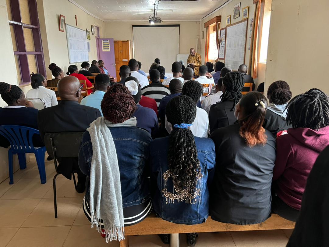 RugaramaHospit2's tweet photo. History: Started by Bishop Festo Kivengyere(second Diocesan Bishop of Kigezi)as Health center 2 in 1983.
&amp; in 2003 elevated to Health center 3 ,2004 promoted to Health center 4,2008 obtained Hospital status.
In 2013 R.H started a Nursing school &amp; it's training Mid wives, nurses. https://t.co/SmxeAGUiSE