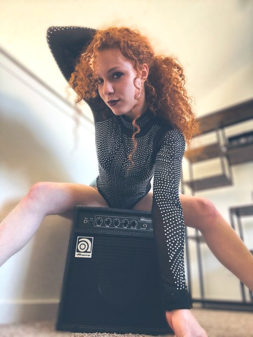 Anyone here like sparkles?? ✨✨ https://t.co/M5A9NVTznm