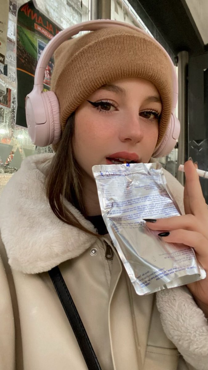 gunaydiinn askolaarr capri-sun icmeyi ve insanlara guvenmemeyi unutmayinn 💖