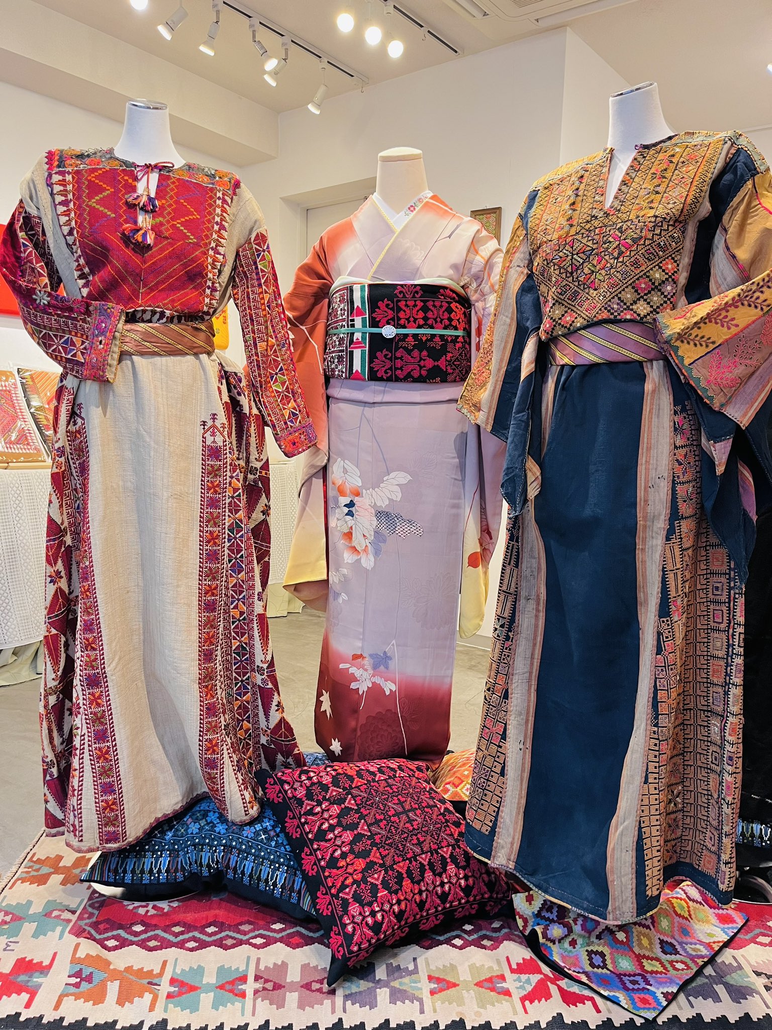 ！リバーシブル　モン族　Vintage　民族衣装　アジア　希少　レア リバーシブル モン族 Vintage 民族衣装 アジア 希少 レア