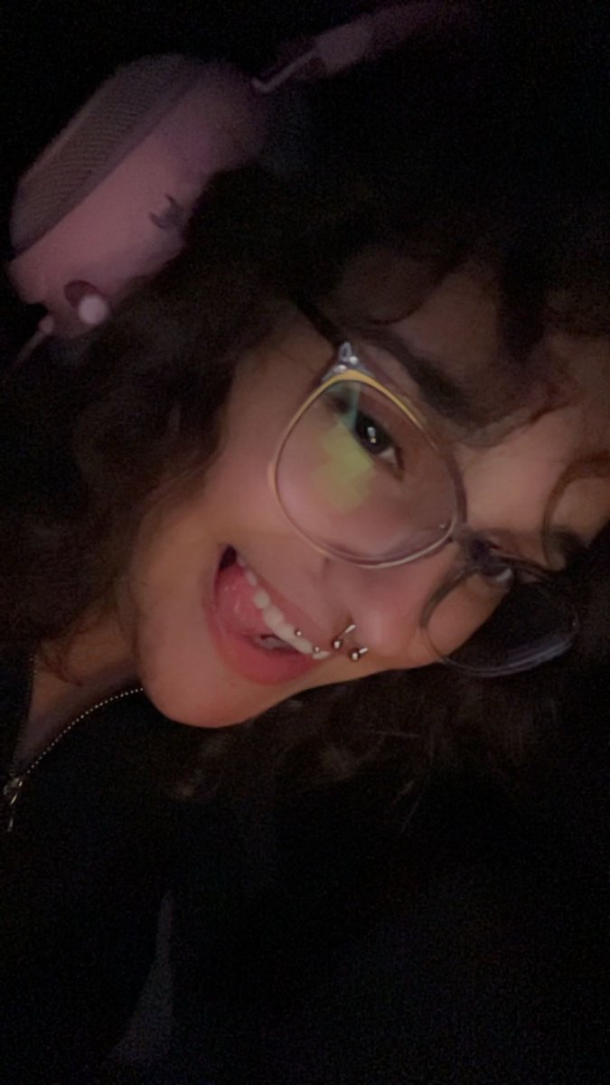 Sadstaniii's tweet photo. This is me now lol? Ok I rrly will disappear again bai https://t.co/NHF9axWrYo